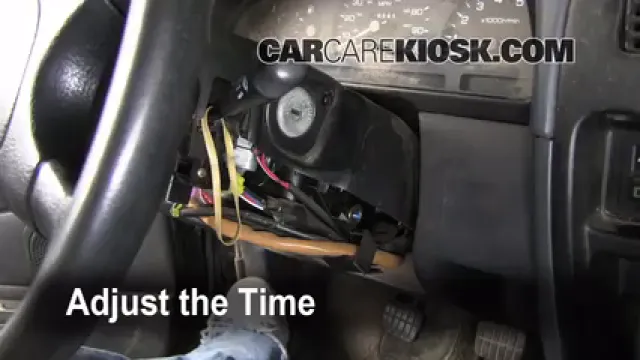 1995 Nissan Pickup XE 3.0L V6 Extended Cab Pickup Horloge Régler l'horloge